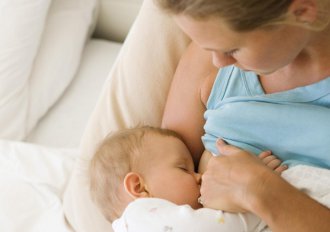 Когда появляются месячные после родов: норма и патология