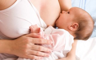 Мастит у кормящей матери – симптомы и лечение в домашних условиях